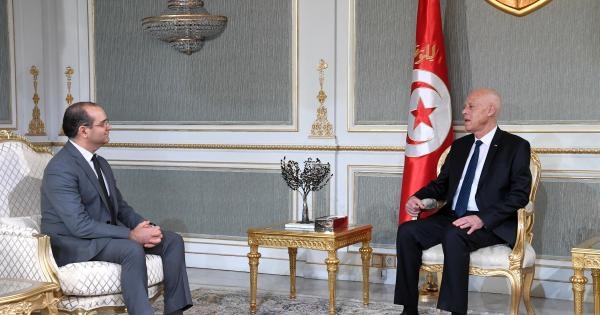 الرئيس التونسي قيس سعيد يستقبل رئيس الهيئة العليا للانتخابات فاروق بوعسكر - اليوم