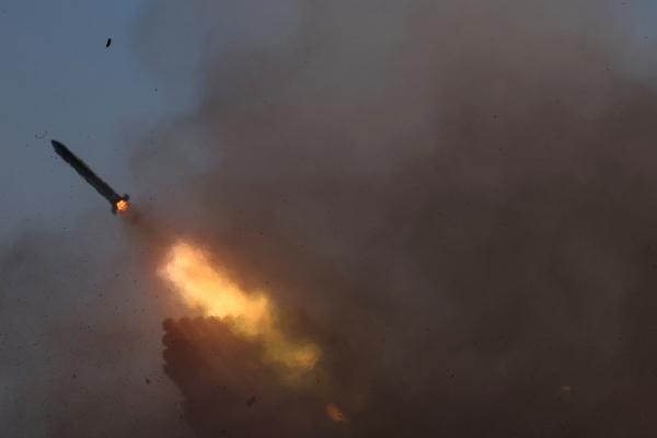 قاذفات الجيش الأوكراني تطلق الصواريخ مع استمرار هجوم روسيا على أوكرانيا- رويترز