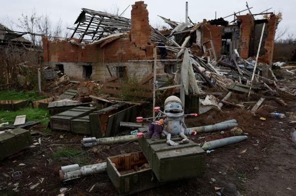 منزل في خاركيف ثاني أكبر مدينة أوكرانية مدمر نتيجة القصف الروسي - رويترز