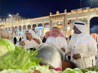 عبد العزيز السماعيل ويوسف الخميس يتجولان في واحة الأحساء - اليوم