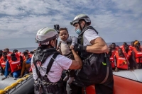 سفينة الإغاثة الدولية جيو بارينتس تنقذ 255 شخصا كانوا على قارب للهجرة- رويترز
