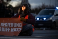 نشطاء المناخ يستهدفون تعطيل مطاريّ ميونخ وبرلين