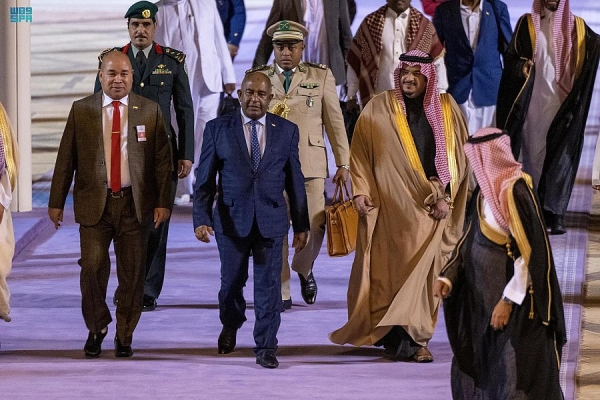 رئيس جمهورية القمر المتحدة يصل الرياض