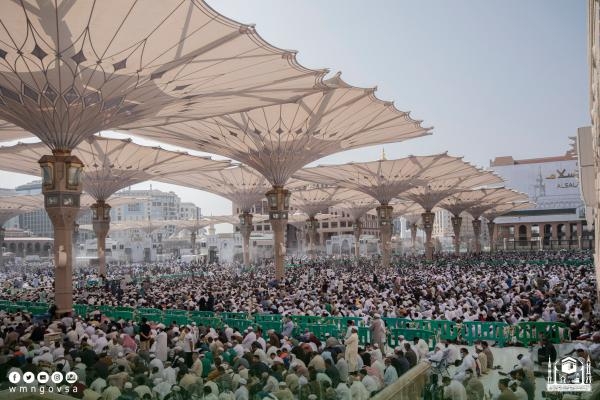 صلاة الجمعة بالمسجد النبوي- حساب شؤون الحرمين على 