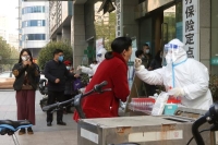 تكثيف المسحات الطبية للكشف عن كورونا بالصين - رويترز