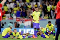 حزن لاعبو منتخب البرازيل بعد توديع مونديال قطر 2022