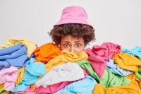 5 نصائح لتنظيم الملابس الشتوية وتوفير مساحة بالخزانة