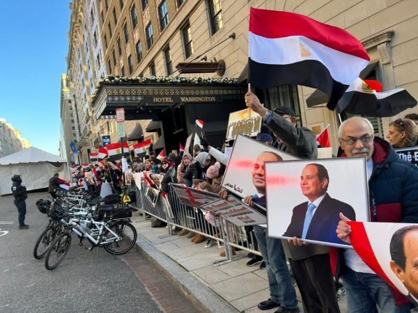 الجالية المصرية تجتمع لاستقبال الرئيس المصري في واشنطن - د ب أ 