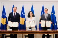 قادة كوسوفو وقعوا وثيقة بطلب للانضمام للاتحاد الأوروبي - حساب فيوزا عثماني على تويتر