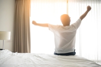 تحدد وضعية النوم ما ستشعر به عند الاستيقاظ من ألم أو راحة- مشاع إبداعي