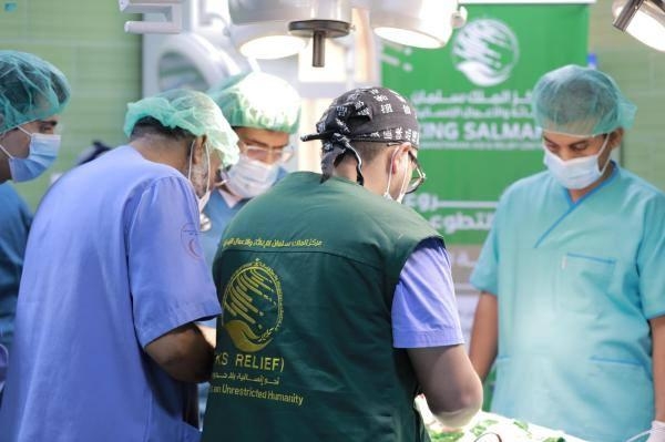 تدشين المخيم الطبي للعمليات الجراحية بمحافظة أرخبيل سقطرى - حساب المركز على تويتر