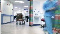 لهذا السبب.. الصحة البريطانية تحث المستشفيات على إخلاء الأسرة من المرضى