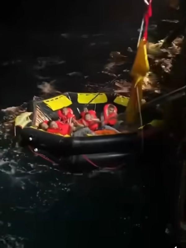 غرق سفينة عسكرية في خليج تايلاند و 33 بحارا في عداد المفقودين