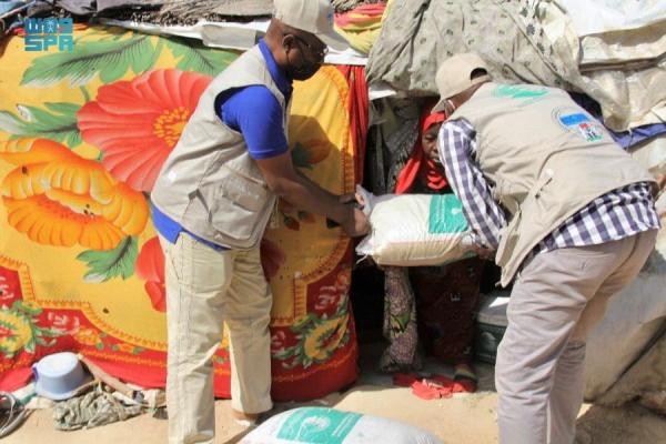 مركز الملك سلمان يُوزّع 1.570 سلة غذائية للنازحين في نيجيريا