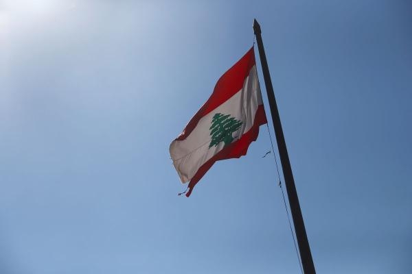 بسبب ارتفاع الدولار.. توقف تسليم الأدوية والحليب للصيدليات في لبنان