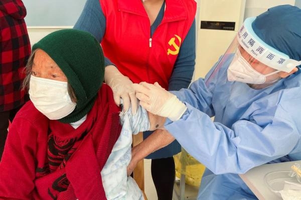 يزيد معدل التطعيم في الصين عن 90% - رويترز