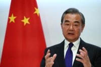 الصين تطالب أمريكا بالتوقف عن "التنمر" وكبح تقدمها