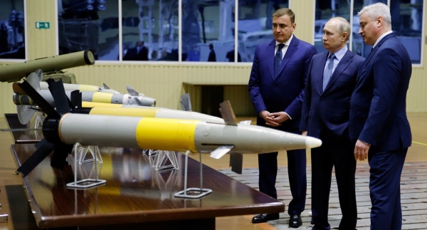 بوتين يطلب زيادة إنتاج الأسلحة لحرب أوكرانيا