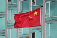 الصين تعبر عن «معارضتها التامة» لقانون الدفاع الأمريكي