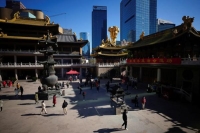 شنغهاي تستضيف سوقًا كبيرة لاحتفالات رأس السنة - رويترز