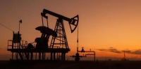 النفط يتراجع مع تأثير إصابات كورونا في الصين على آفاق الطلب