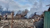آثار تضرر منازل من هجوم صاروخي روسي على أوكرانيا - رويترز