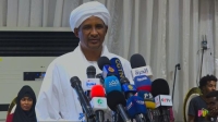 نائب رئيس السيادي السوداني يخاطب مجموعة من المواطنين بمدينة نيالا - اليوم