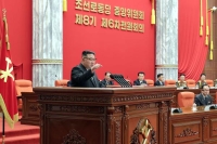 زعيم كوريا الشمالية يتحدث خلال اجتماع عام للجنة المركزية لحزب العمال الحاكم - د ب أ 