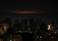 وهج من انفجار فوق مدينة كييف خلال غارة بطائرات مسيرة روسية - رويترز
