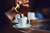 يمكن أن تتسبب طريقة تناول القهوة في عدد من الأمراض الخطيرة- مشاع إبداعي