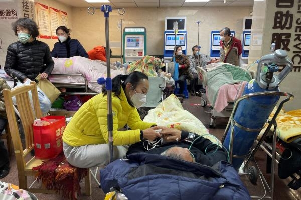 عدد من المصابين بكورونا في أحد مستشفيات الصين- رويترز