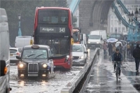 فيضانات وأمطار غزيرة تجتاح المملكة المتحدة - د ب أ