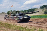 شولتس: برلين لن تتحرك وحدها مع تصاعد الضغوط لتزويد كييف بدبابات ليوبارد