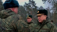 حدود أوكرانيا.. قائد روسي يتفقد الاستعداد القتالي في روسيا البيضاء