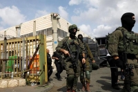 الاحتلال الإسرائيلي يعتقل فلسطينيين في الضفة الغربية