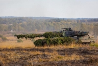  مشاركة دبابة قتال رئيسية من طراز ليوبارد 2 في تدريب الجيش الأوكراني- د ب أ