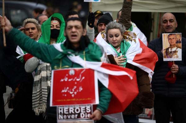 صحيفة بريطانية تحذر من إحياء صفقة إيران النووية وتصفه بـ