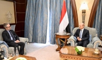 رئيس مجلس القيادة اليمني يؤكد لسفير الاتحاد الأوروبي التزامهم بالسلام- اليوم