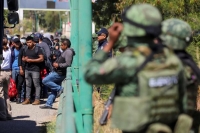 ضبط المهاجرين عند نقطة تفتيش في تشيابا دي كورزو بولاية تشياباس في المكسيك - رويترز