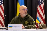 وزير الدفاع الأوكراني أوليكسي ريسنيكوف أثناء اجتماع في قاعدة رامشتاين الجوية الأمريكية- د ب أ