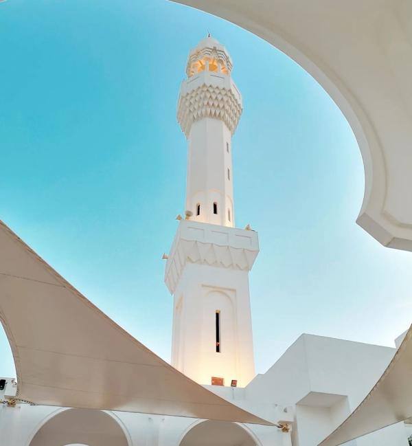 عند دخول إلى المسجد سيأثرك الأسلوب الحديث والمبتكر في العمارة - تويتر اكتشف جدة