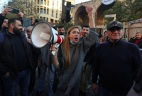 تضامن مع معتصمين بالبرلمان لحين انتخاب رئيس لبناني - رويترز