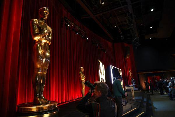 تمثال جوائز الأوسكار قبل إعلان الترشيحات لدورة رقم 95 - رويترز 