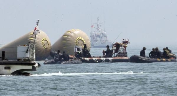 إنقاذ 14 شخصا بعد غرق سفينة بكوريا الجنوبية.. البحث عن 8 مفقودين