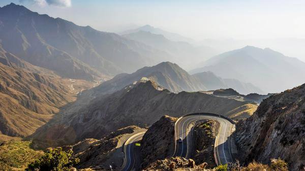 يوفر جبل السودة طرقًا رائعة للمشي لمسافات طويلة - روح السعودية