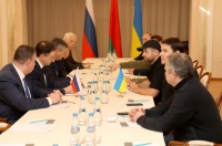 مفاوضات سابقة بين مسؤولين روسيين وأوكرانيين - رويترز