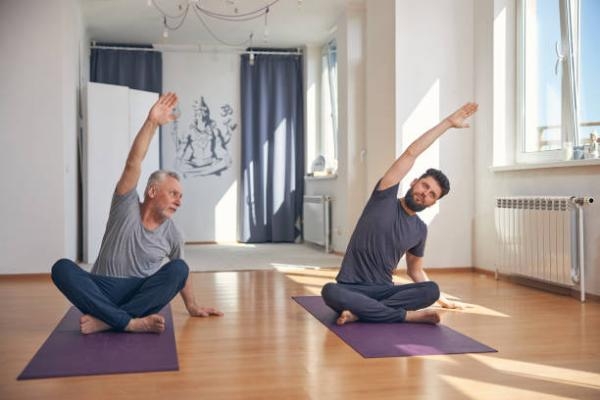 اليوجا تساعد على تحسين مرونة العضلات والمفاصل- مشاع إبداعي