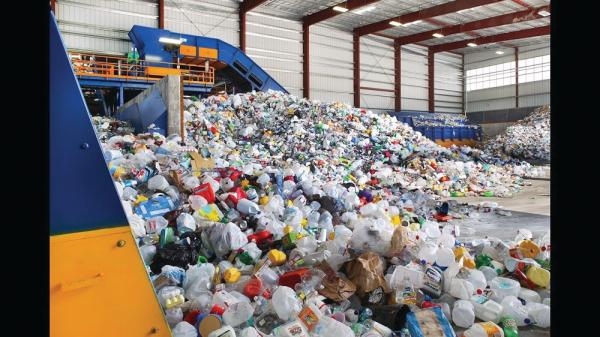 تدوير النفايات البلاستيكية كيميائيا ملوث للهواء - مشاع إبداعي