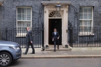 سوناك يغادر مكتبه لإلقاء خطابه أمام البرلمان البريطاني - رويترز