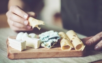 أعلنت شركة سليب جنكي عن حاجتها لموظفين تشمل مهامهم أكل الجبن والنوم - مشاع إبداعي
